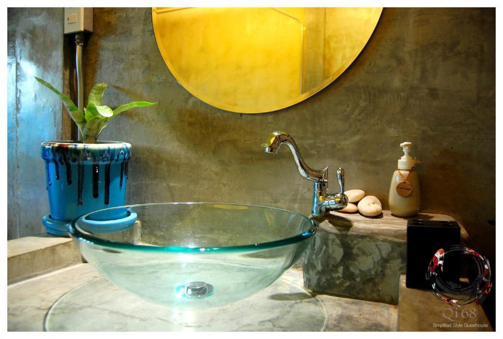 Qi 68 Hotell Chiang Mai Rum bild