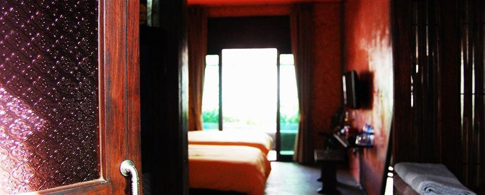 Qi 68 Hotell Chiang Mai Exteriör bild