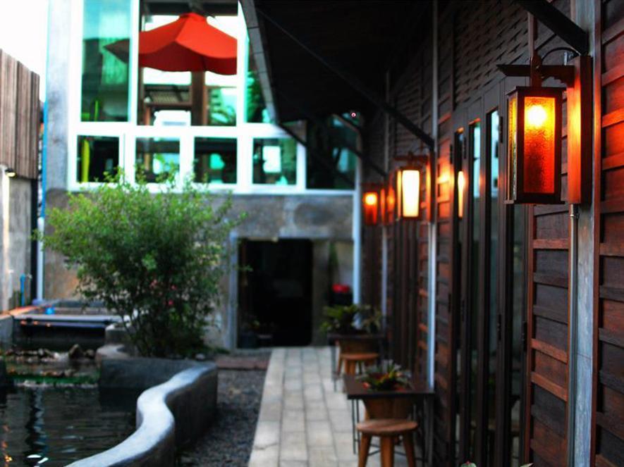 Qi 68 Hotell Chiang Mai Exteriör bild